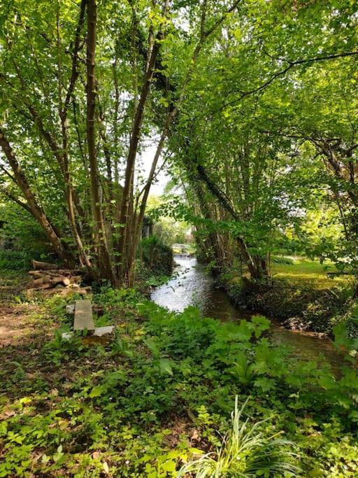 Le Calme A La Source Villa Brechamps Bagian luar foto
